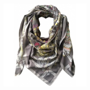 Billede af Silke tørklæde - grå med mønster